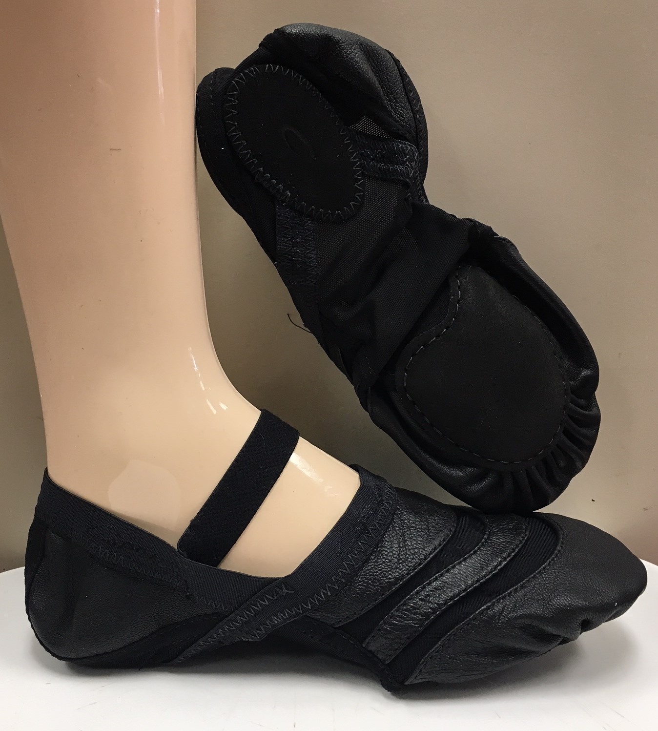 Capezio Ballet Shoes (Child Size 9 - 2)